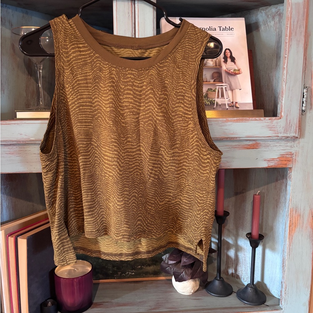 Lulu muscle t shirt crop size 10 - Picture 2 of 8